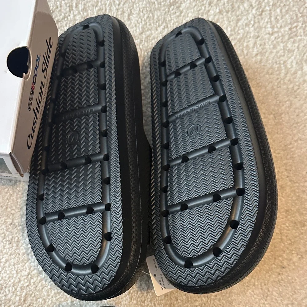 32 Degrees Black Cushion Slide Sandals - Picture 3 of 3